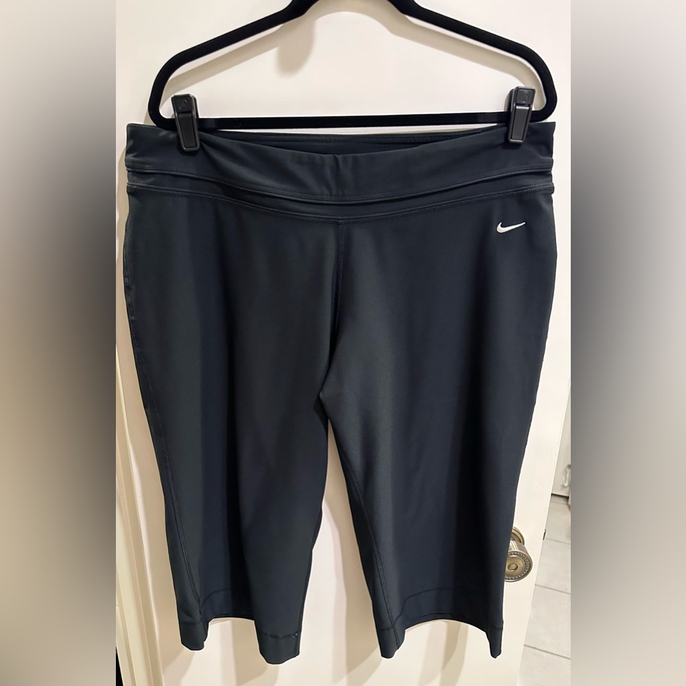 Nike Dri-Fit XXL Women's Black Athletic Crop Pants